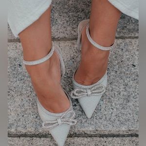 Size 6, silver sparkle heel.